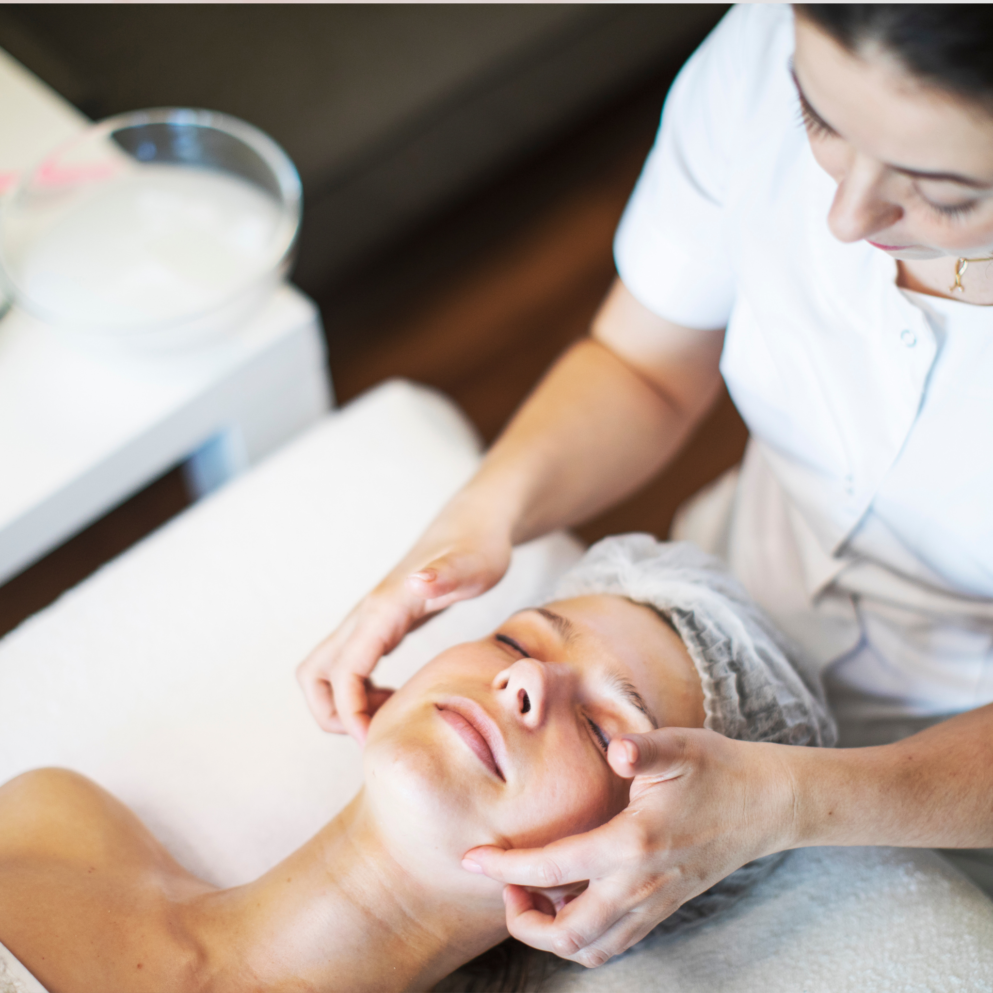 Online Beauty Training: Your Complete Guide to Becoming a Full Beautician